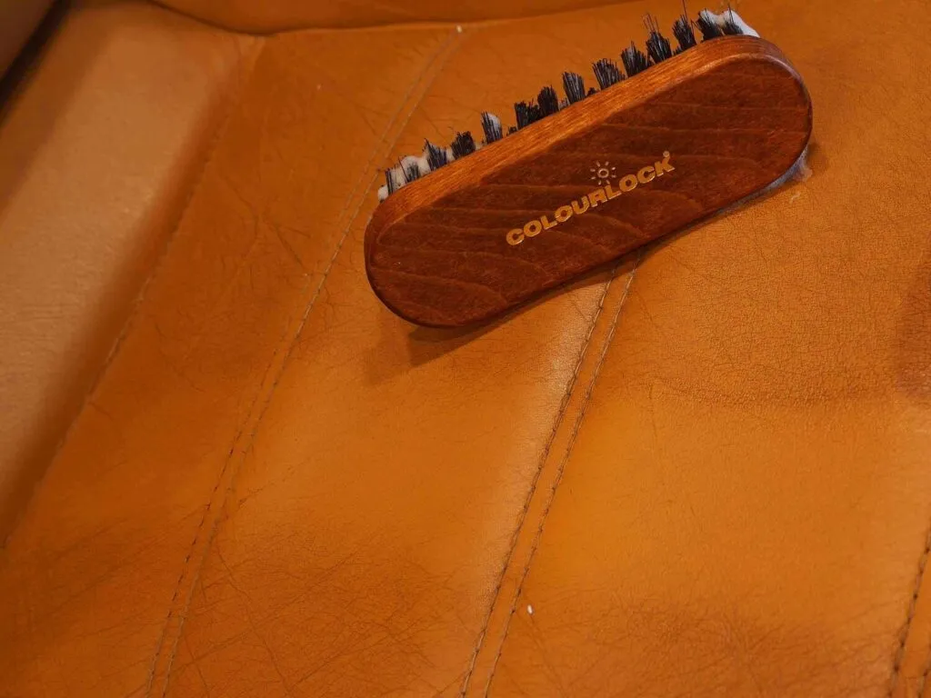 Colourlock bőrtisztító kefe barna bőrön