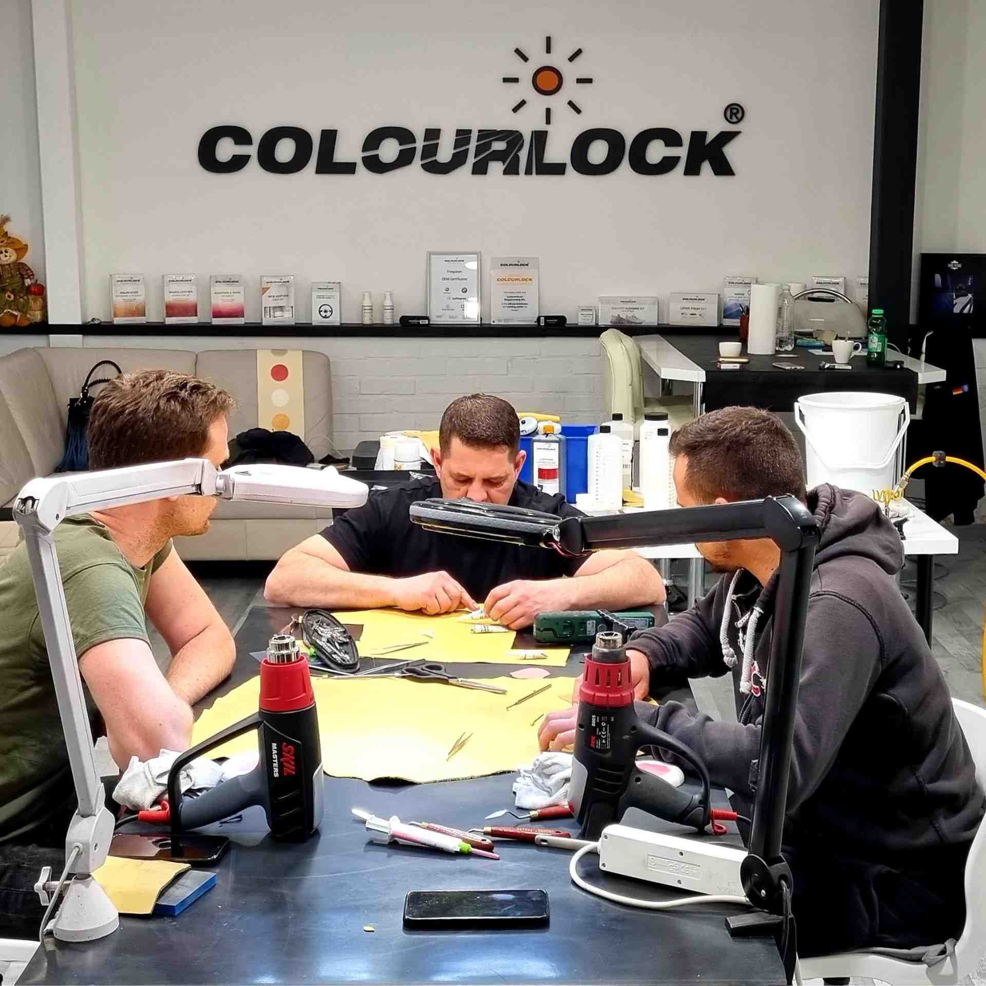 Colourlock bőrfelújító tanfolyam - oklevél átadás